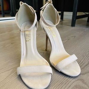 Lulu’s Size 7 Cream Heels